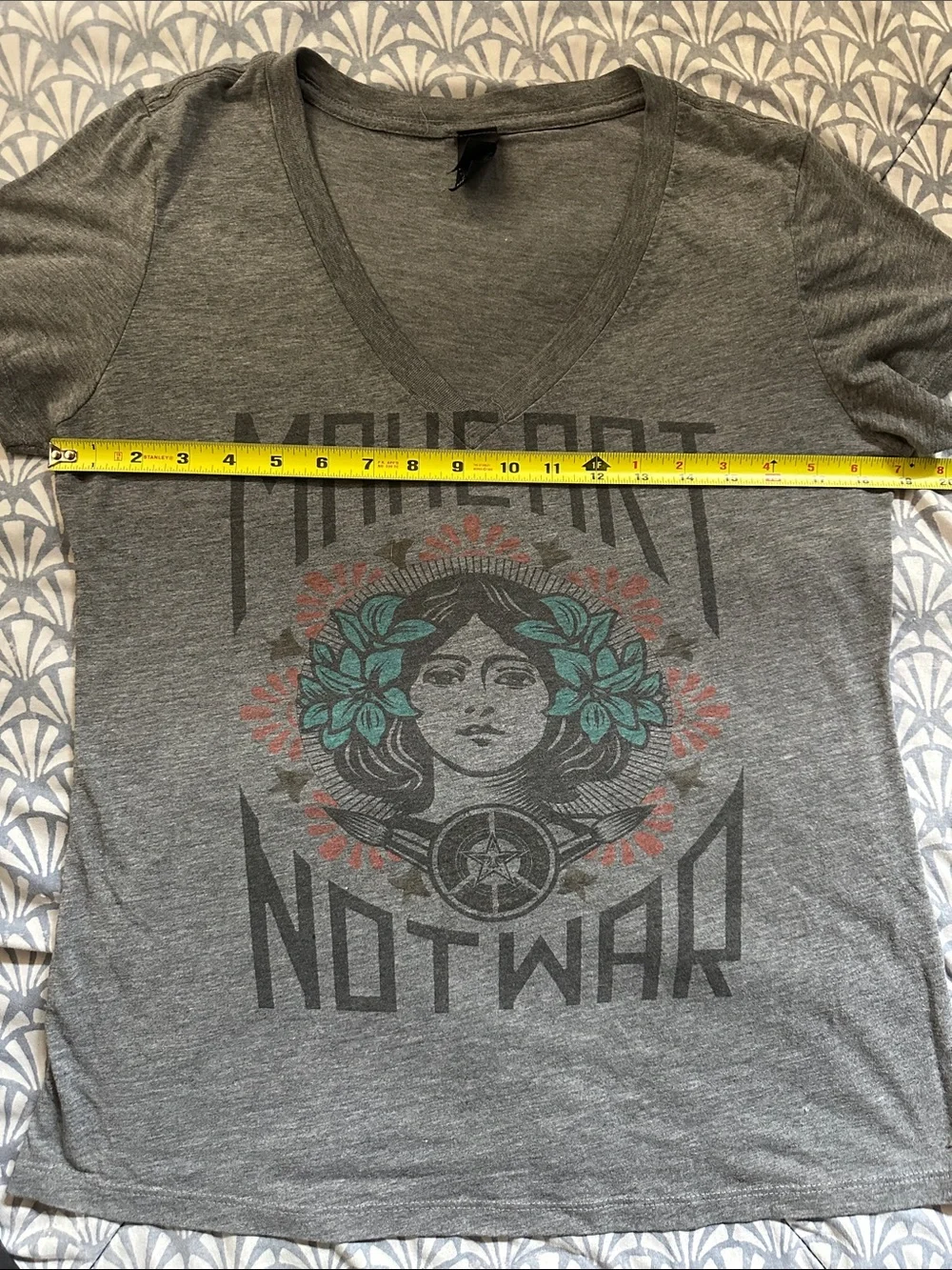 Women's T-Shirt Size Large Obey Make Art Not War - Picture 3 of 7